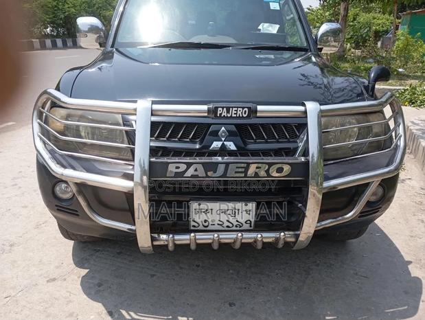 Mitsubishi Pajero 2004 Black