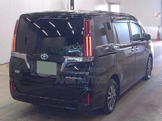 Toyota Esquire 1.8 FWD Hybrid (7 seater) 2021 Black