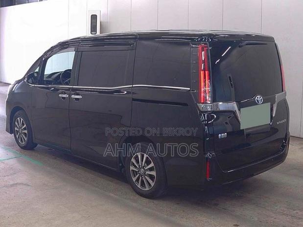 Toyota Esquire 1.8 FWD Hybrid (7 seater) 2021 Black