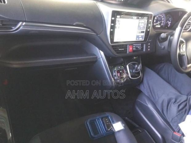 Toyota Esquire 1.8 FWD Hybrid (7 seater) 2021 Black