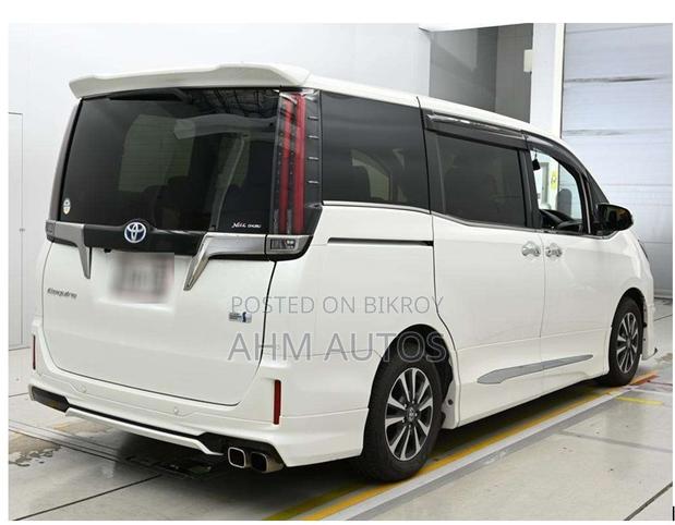 Toyota Esquire 1.8 FWD Hybrid (7 seater) 2021 Pearl