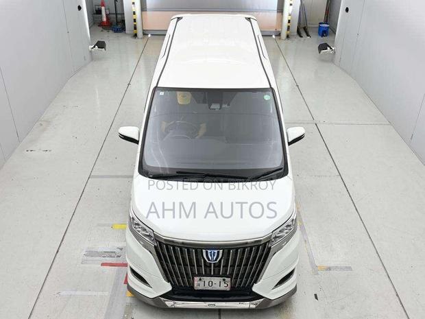 Toyota Esquire 1.8 FWD Hybrid (7 seater) 2021 Pearl