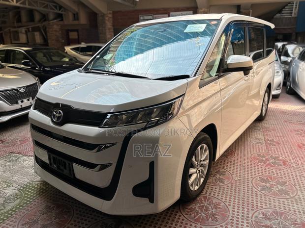 Toyota Noah 2023 Pearl