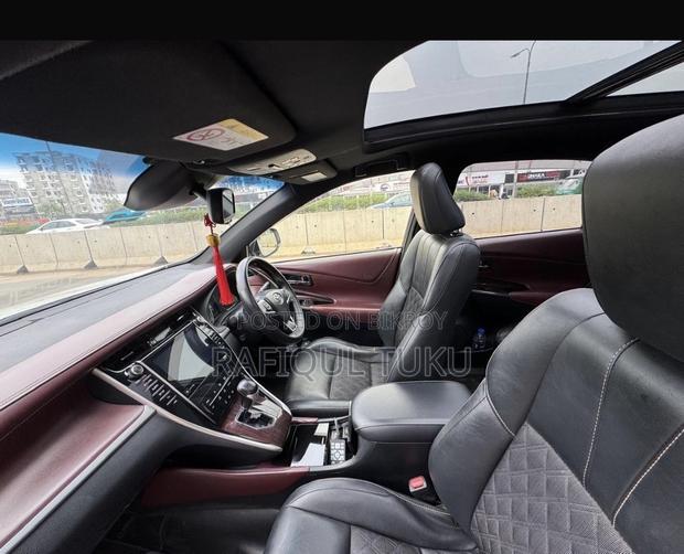 Toyota Harrier Progress Metal & Leather 2016 Pearl