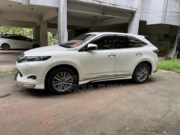 Toyota Harrier Progress Metal & Leather 2016 Pearl