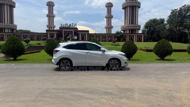 Honda Vezel 2014 Pearl