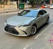 Lexus ES 300H Luxury FWD 2019 Gray for sale