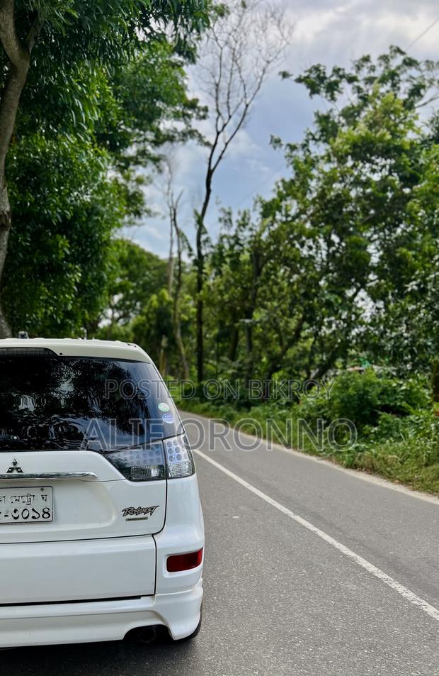 Mitsubishi Outlander 2011 White