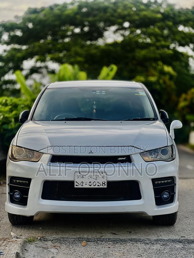 Mitsubishi Outlander 2011 White