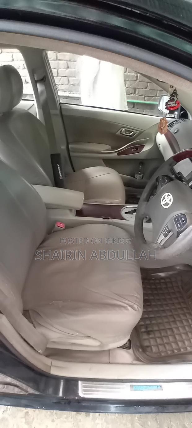 Toyota Premio 2011 Black