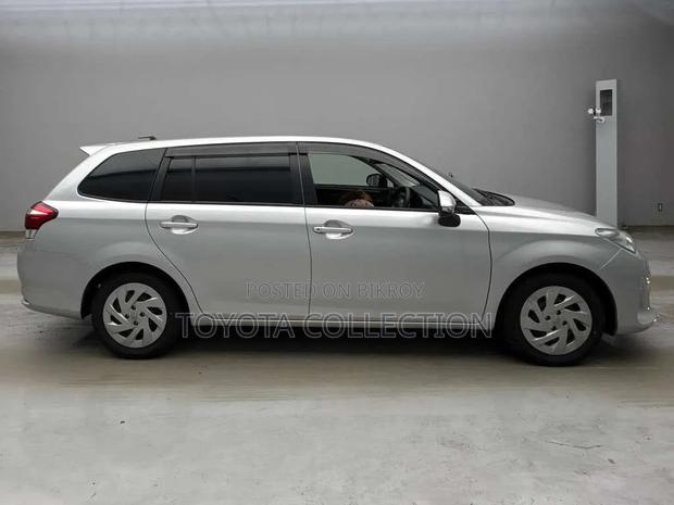 Toyota Corolla Fielder 2021 Silver