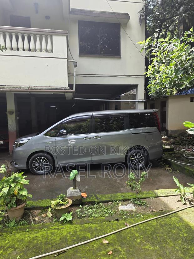 Toyota Noah 2.0 AWD (7 Seater) 2016 Silver