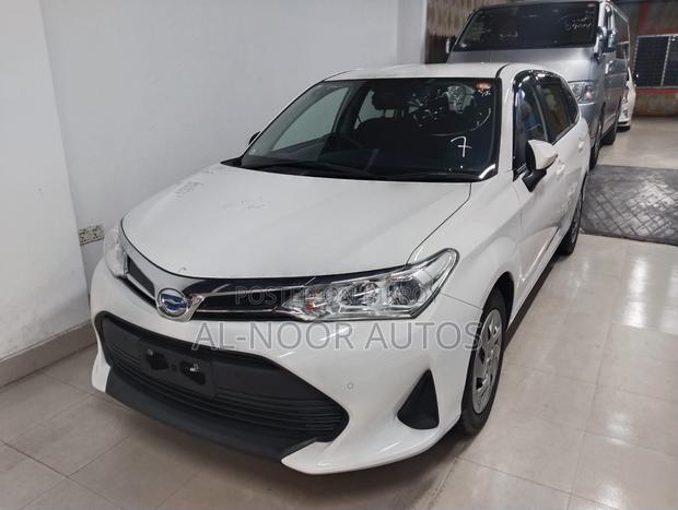 Toyota Corolla Fielder 1.5 Hybrid FWD 2021 White