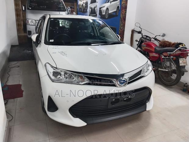Toyota Corolla Fielder 1.5 Hybrid FWD 2021 White