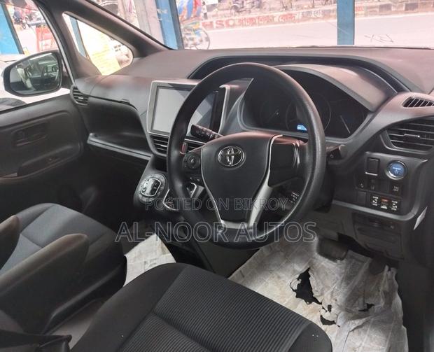 Toyota Noah 1.8 FWD Hybrid (7 seater) 2021 Pearl