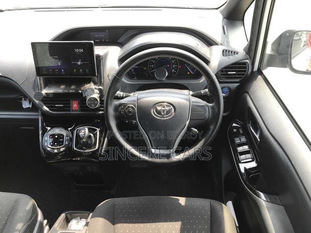 Toyota Noah 2021 Pearl