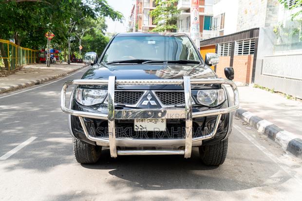 Mitsubishi L200 2010 Black