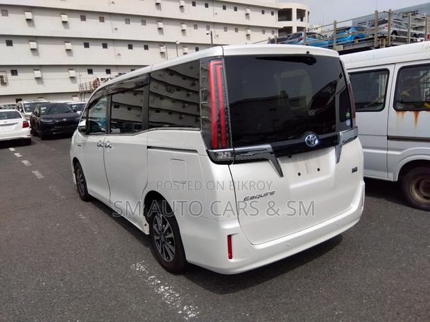 Toyota Esquire 1.8 FWD Hybrid (7 seater) 2020 Pearl