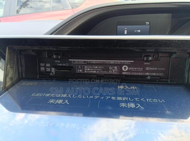 Toyota Esquire 1.8 FWD Hybrid (7 seater) 2020 Pearl