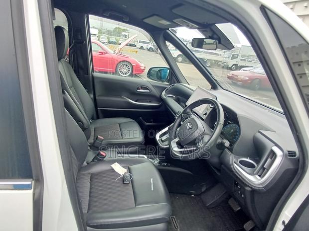 Toyota Noah 2023 Pearl