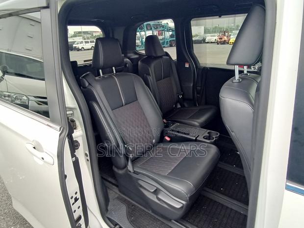 Toyota Noah 2023 Pearl