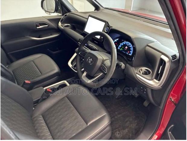Toyota Noah 2023 Red