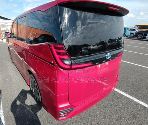 Toyota Noah 2022 Red