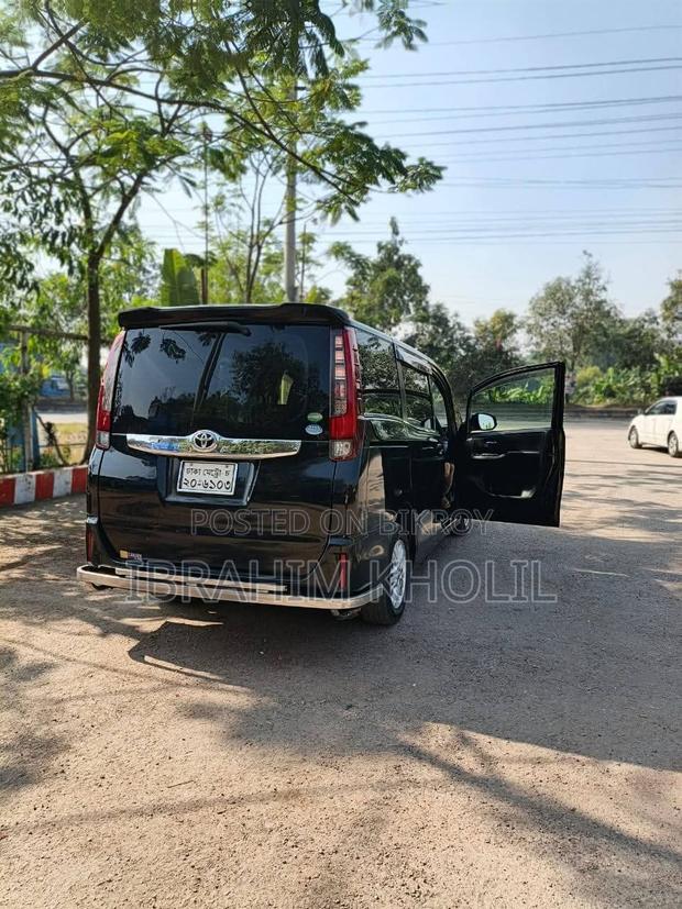 Toyota Noah 2.0 AWD (7 Seater) 2017 Black