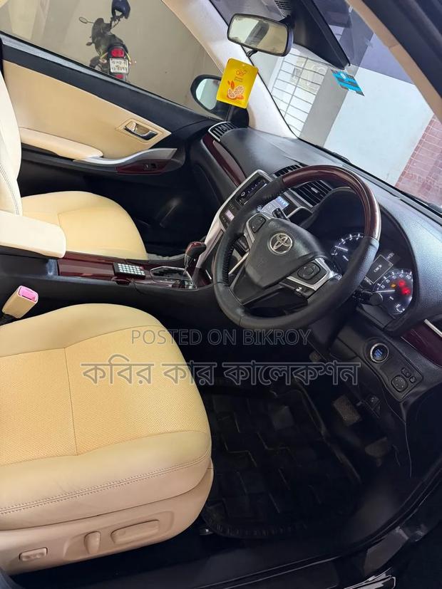 Toyota Premio 2016 Black