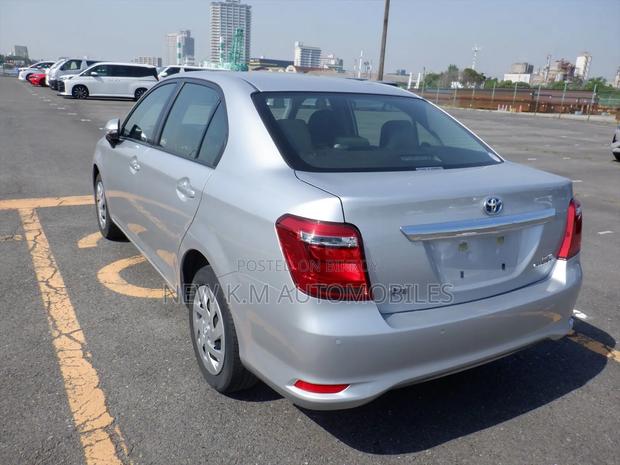 Toyota Axio 2021 Silver