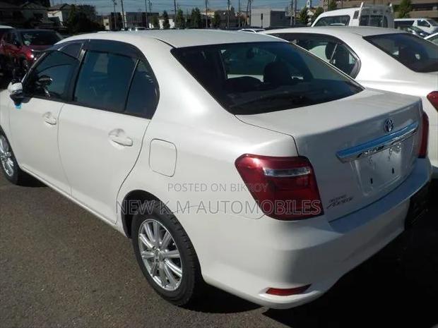 Toyota Axio 2021 Pearl