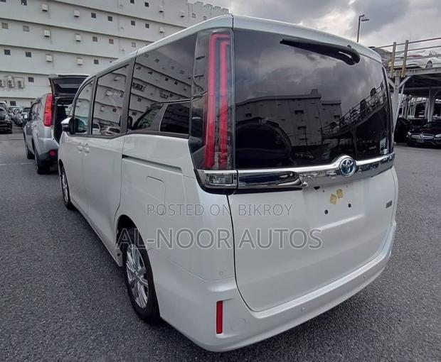 Toyota Noah 1.8 FWD Hybrid (7 seater) 2021 Pearl