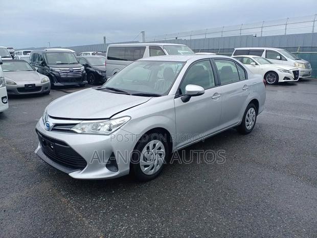 Toyota Axio 2021 Silver