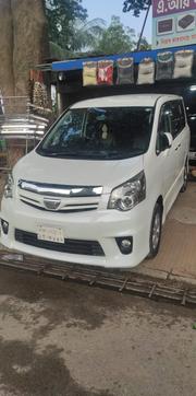 Toyota Noah 2.0 143hp AWD (8 Seater) 2011 Pearl for sale