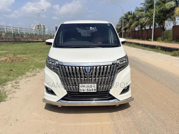 Toyota Esquire 1.8 FWD Hybrid (7 seater) 2017 Pearl