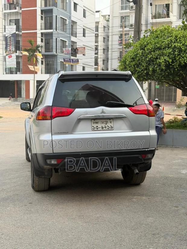 Mitsubishi Pajero 2011 Silver