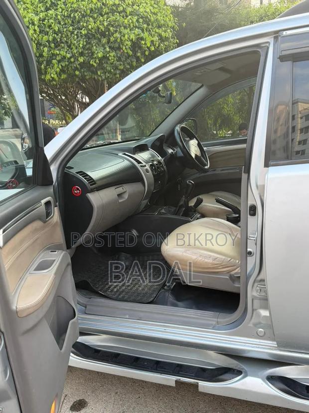 Mitsubishi Pajero 2011 Silver