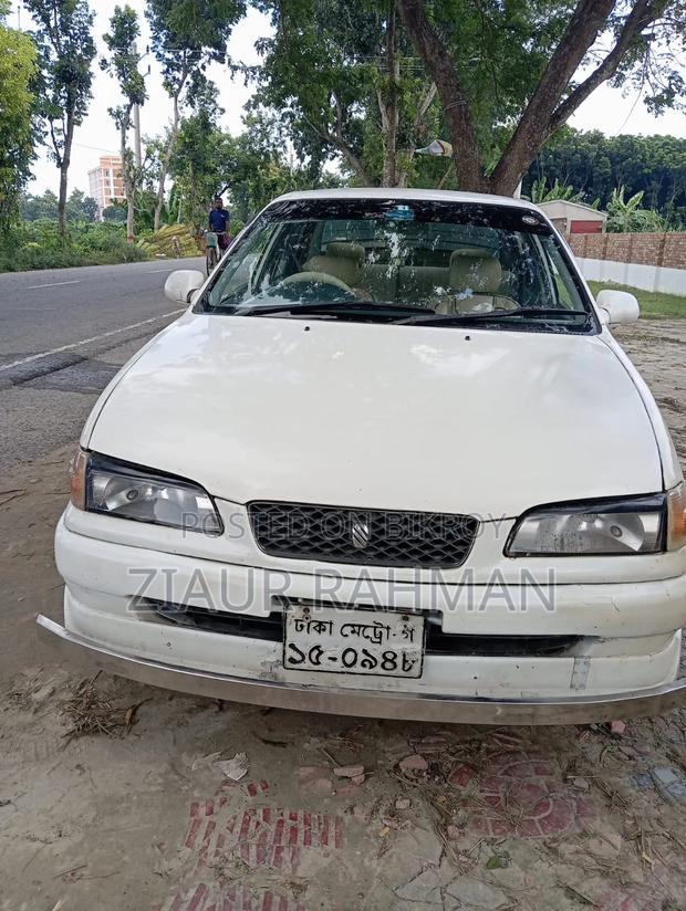Toyota Corolla 1996 White
