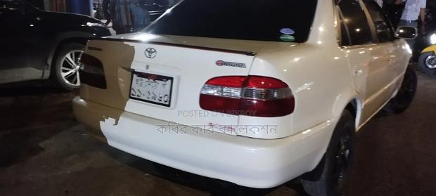 Toyota Corolla 2000 White