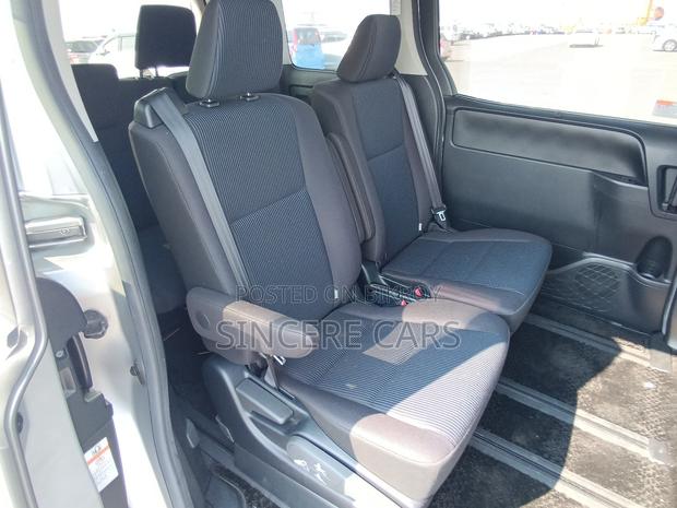 Toyota Noah 2021 Silver