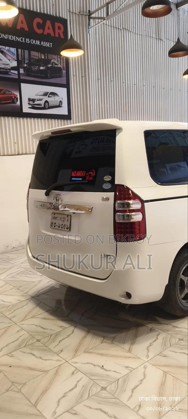 Toyota Noah 2.0 143hp AWD (7 Seater) 2011 Pearl