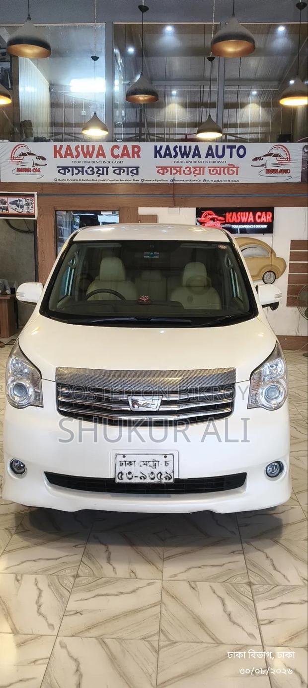 Toyota Noah 2.0 143hp AWD (7 Seater) 2011 Pearl