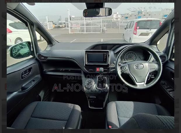 Toyota Noah 2.0 FWD (8 Seater) 2021 Silver
