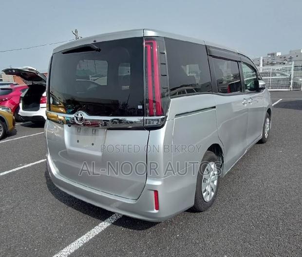 Toyota Noah 2.0 FWD (8 Seater) 2021 Silver