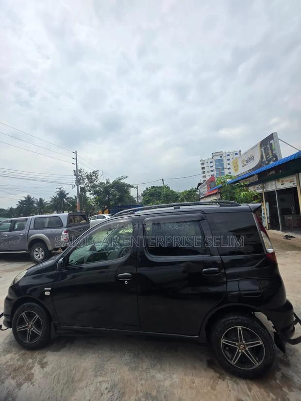 Toyota Fun Cargo 2001 Black