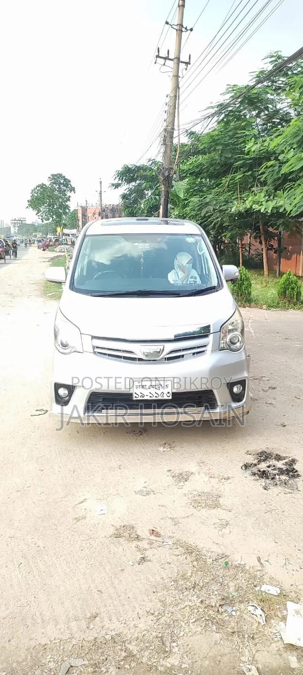 Toyota Noah 2.0 158hp FWD (7 Seater) 2011 Silver