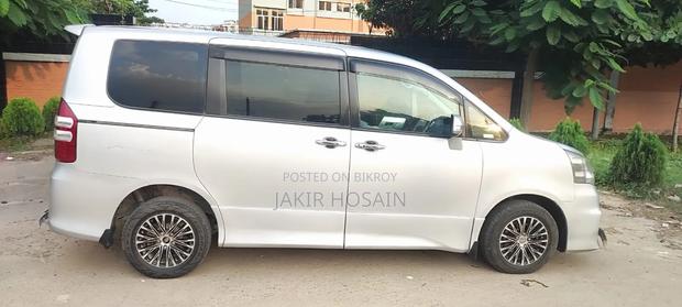 Toyota Noah 2.0 158hp FWD (7 Seater) 2011 Silver
