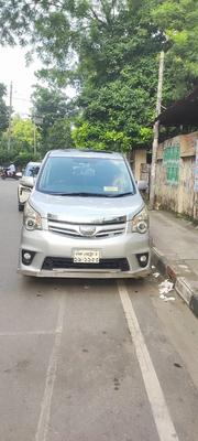 Toyota Noah 2.0 158hp FWD (7 Seater) 2011 Silver for sale