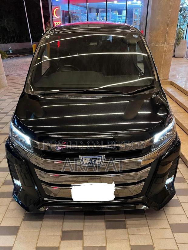 Toyota Noah 1.8 FWD Hybrid (7 seater) 2019 Black