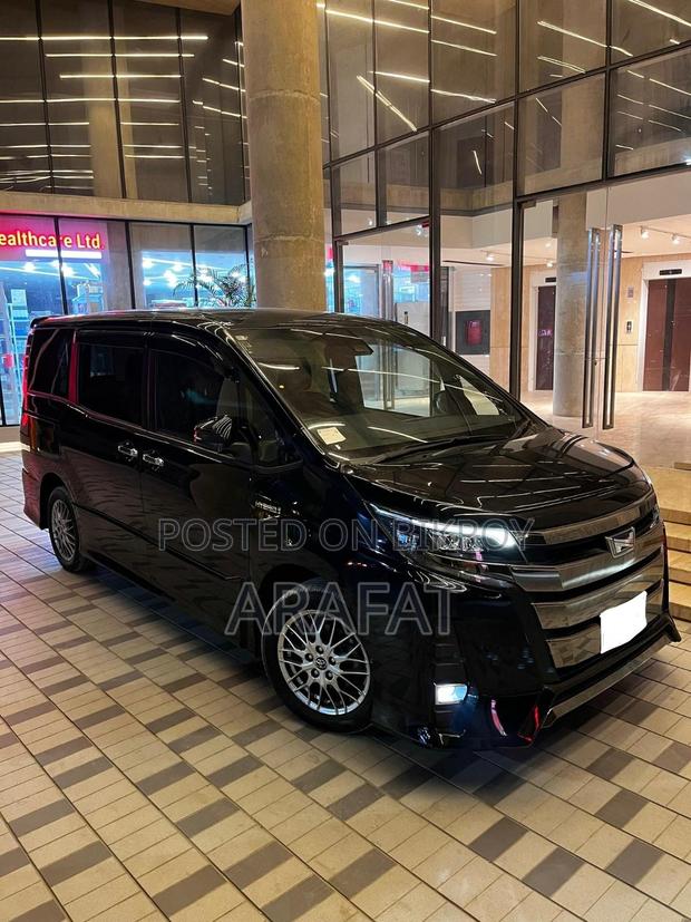 Toyota Noah 1.8 FWD Hybrid (7 seater) 2019 Black